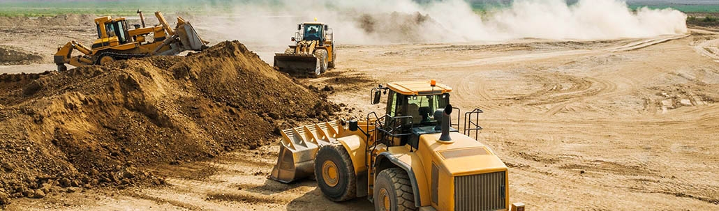 Mehrere Bagger bei Erdarbeiten